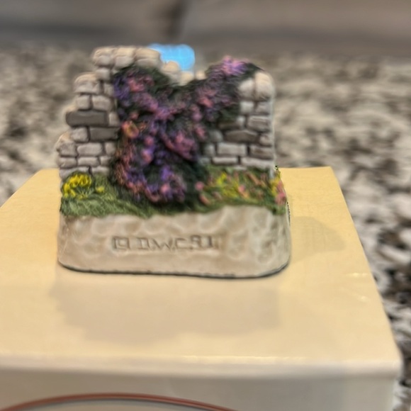 David Winter Cottage Cameos Market Day - Picture 3 of 5